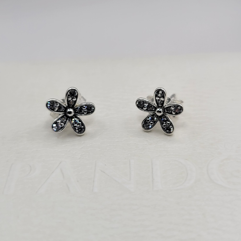 🌸Authentic Pandora ⭐️ RETIRED⭐️ DAISY STUD EARRINGS